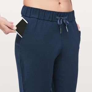 Lululemon On-the-Fly woven 27" pant true Navy size 6